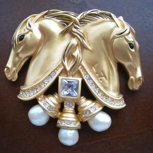 Horse heads in gold with pearls.